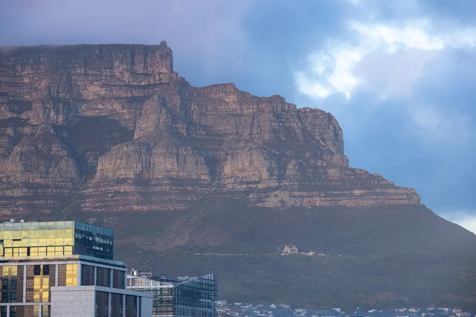 Table Mountain and Cape Town beneath a clear sky